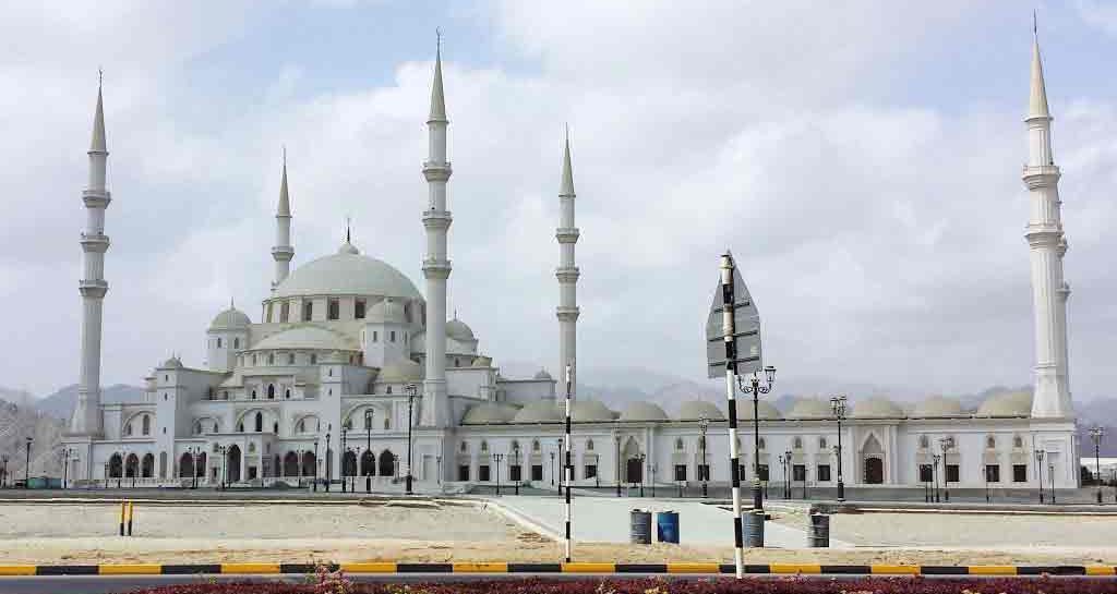 Sheikh Zayed Mosque in Fujairah