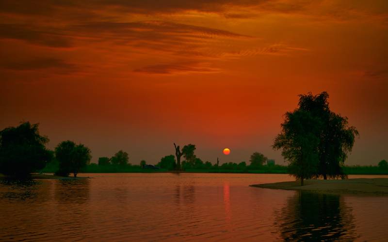 sunset view at al qudra lake in dubai
