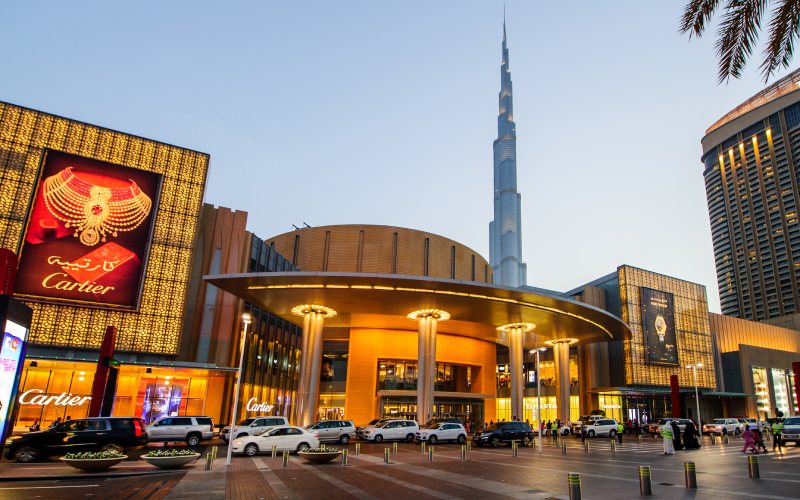 World's largest shopping mall at Dubai 
