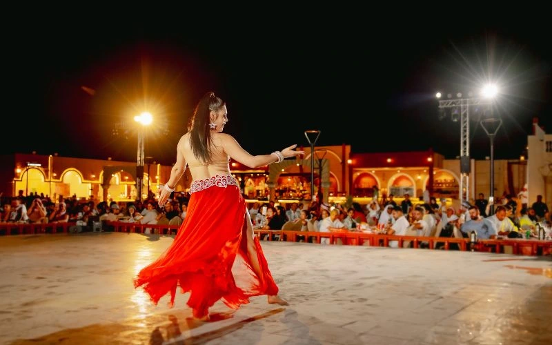 belly dance in Abudhabi desert